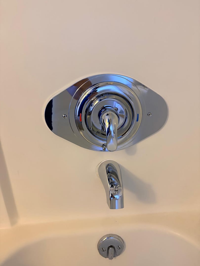 Conversion from 3 handle valve to single handle