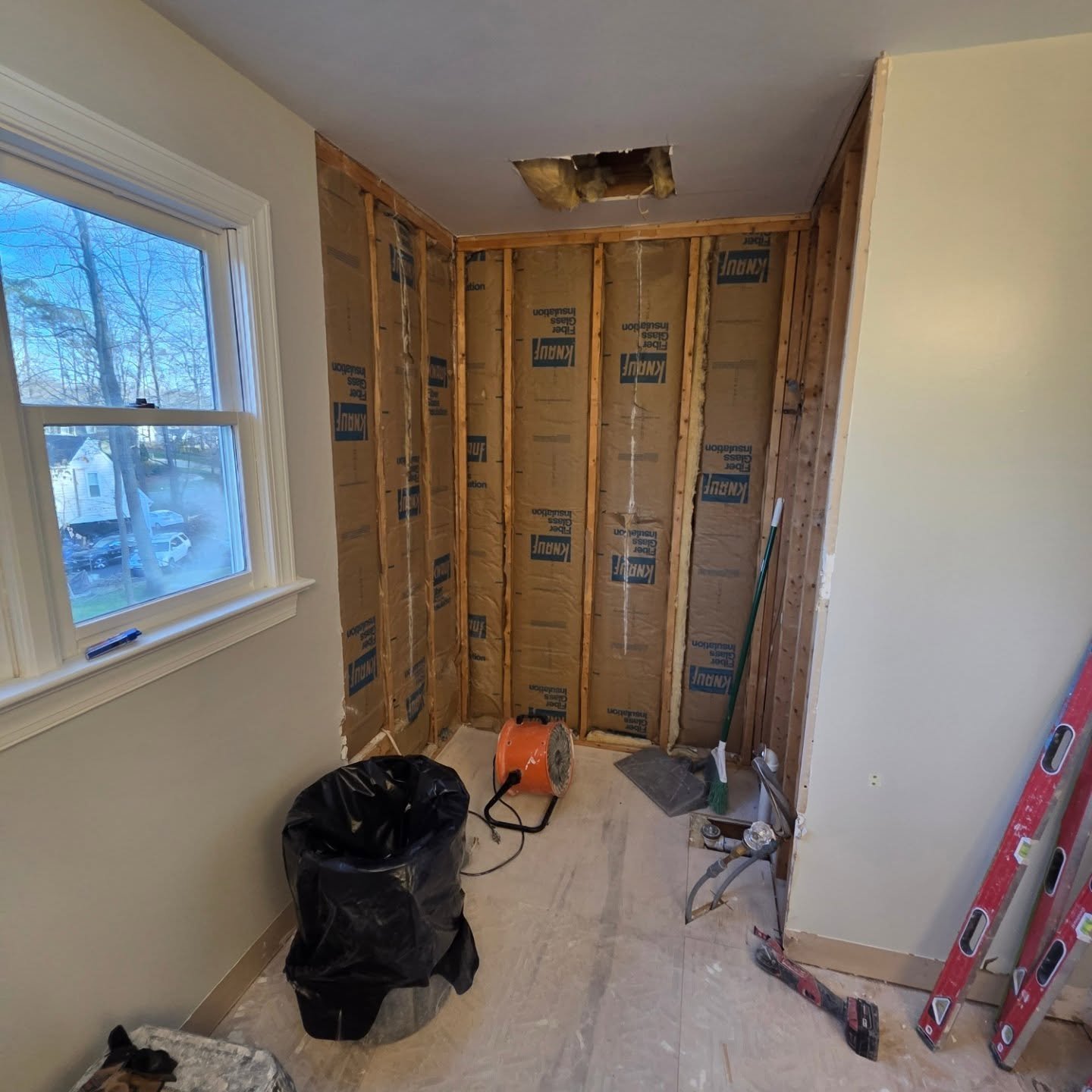 Custom tiled shower niche with trim detail Toledo Ohio