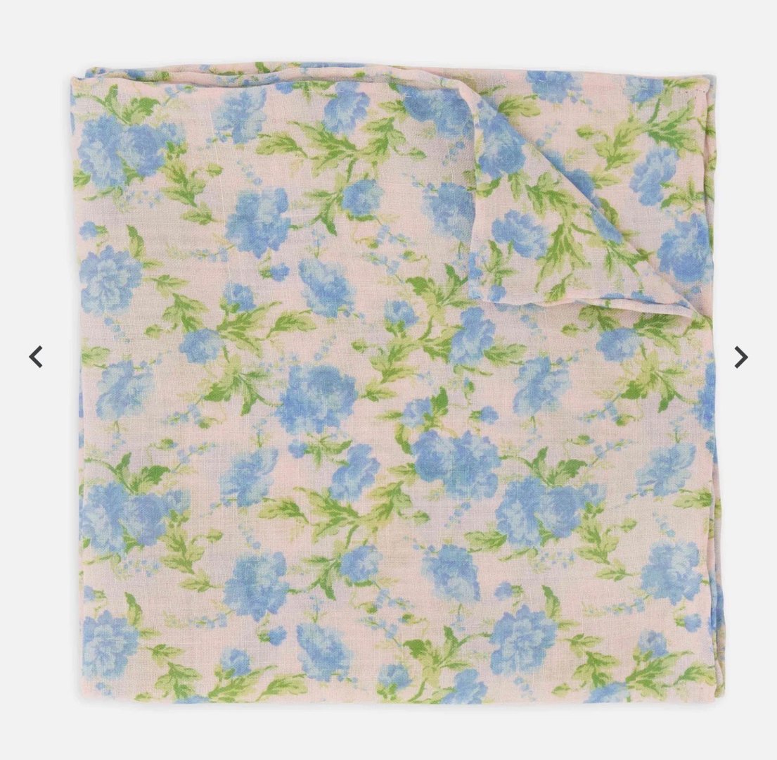 Heritage pattern pocket square