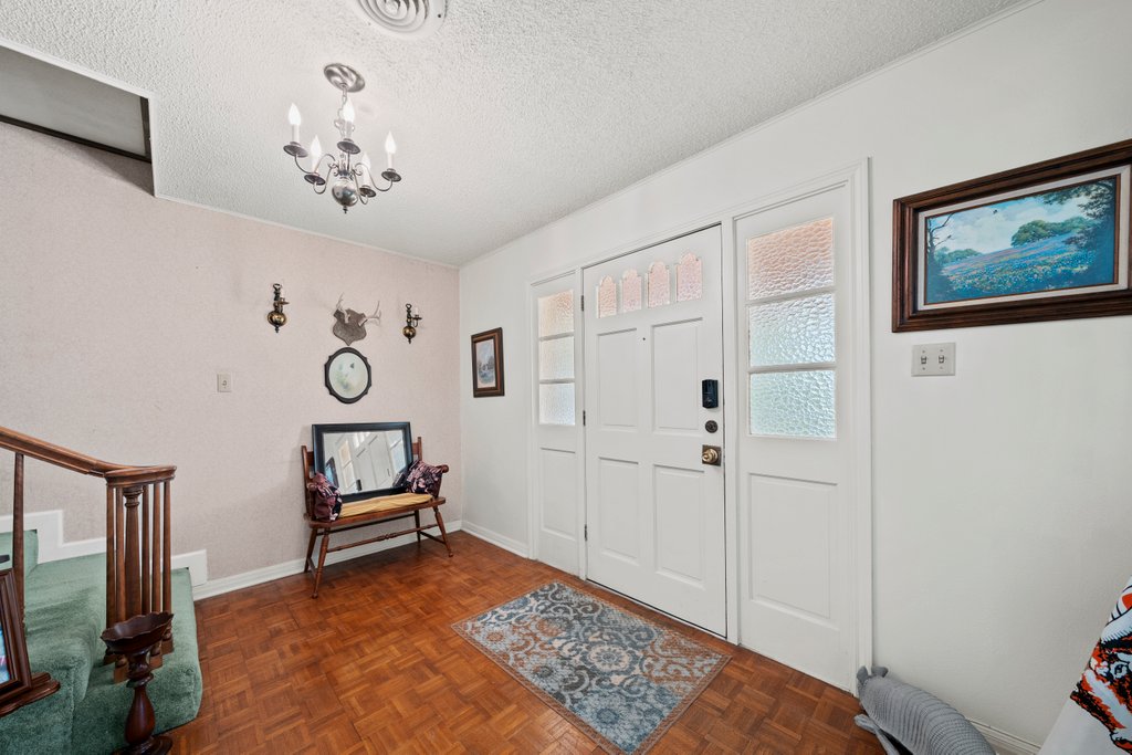 699 Floral Avenue property view