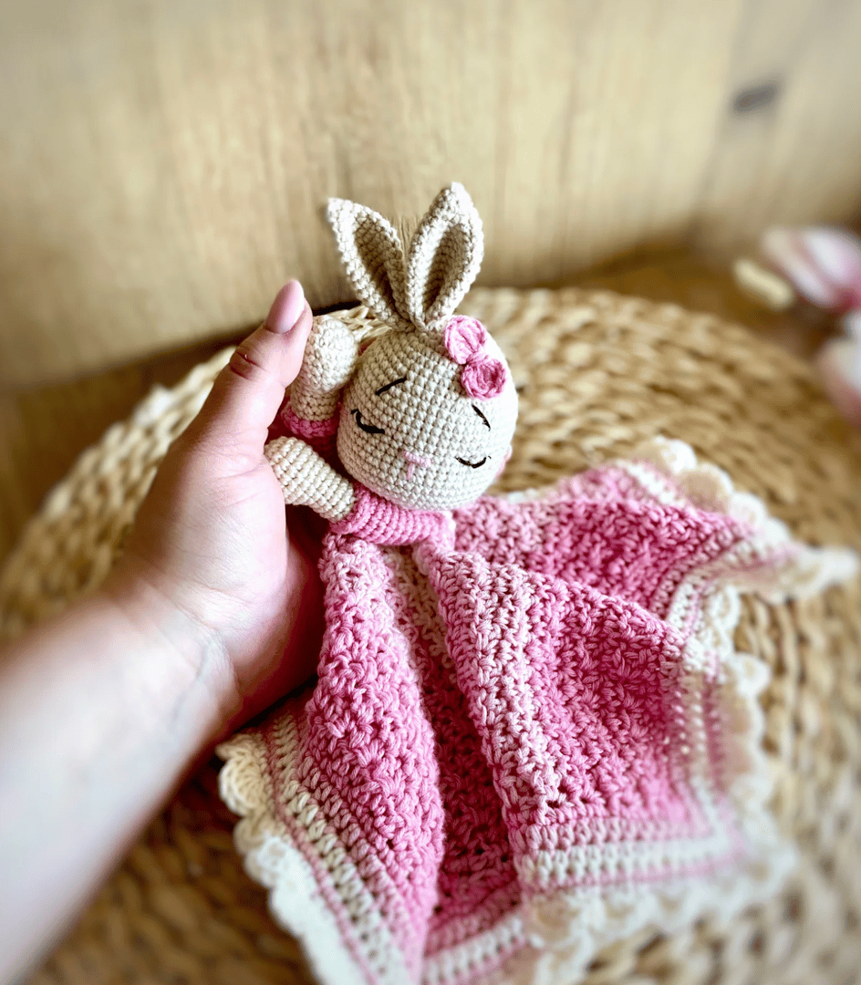 Kocyk przytulanka z królikiem