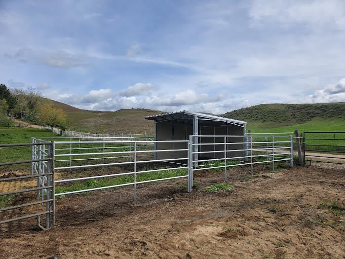 Modern Fence Installation