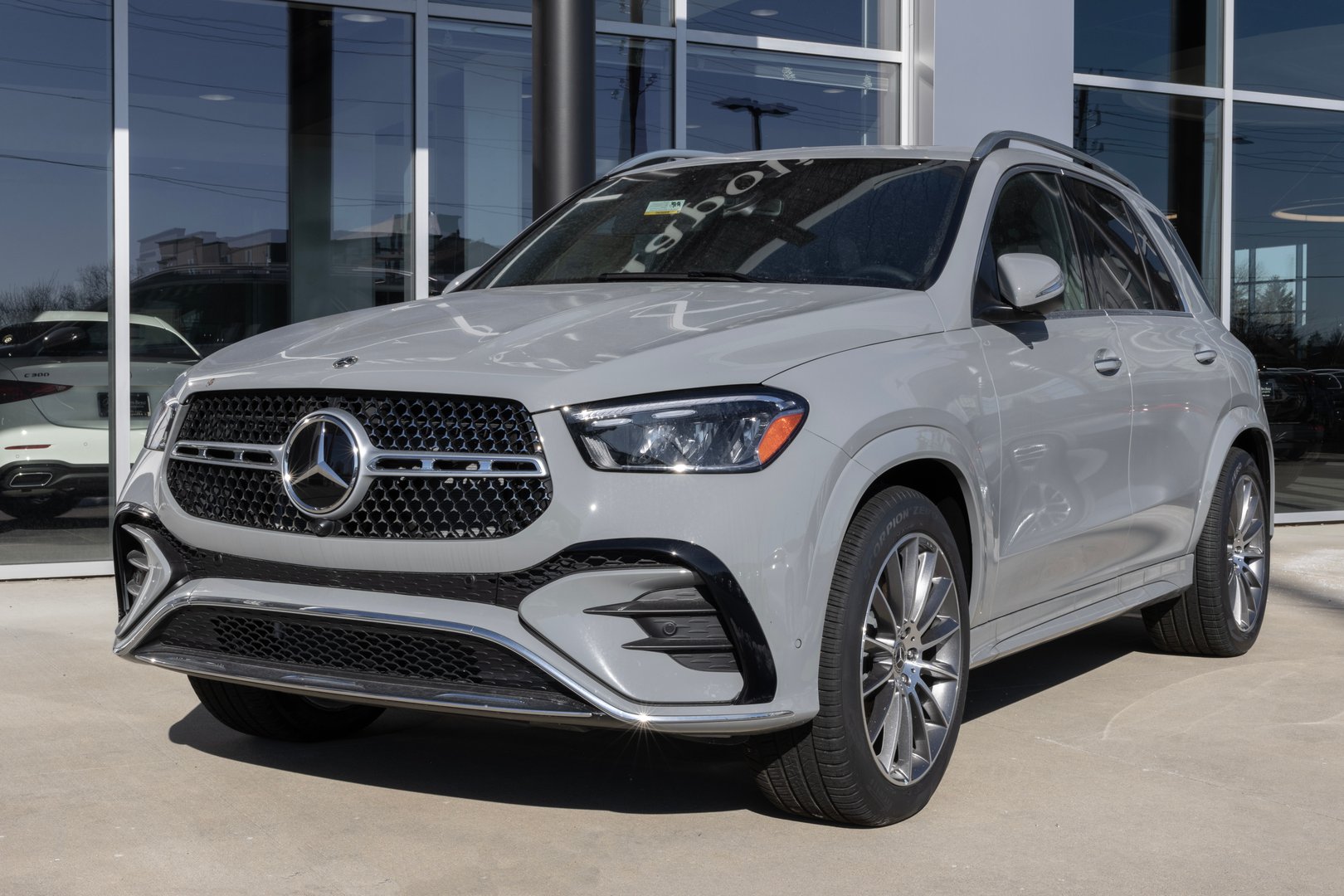 Indianapolis - January 28, 2025: Mercedes-Benz GLE 350 4MATIC SUV at a dealership. Mercedes offers the GLE350 with a 2.0L Turbo Hybrid engine. MY:2025