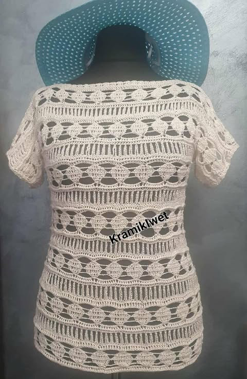 Letnia, szydełkowa bluzeczka