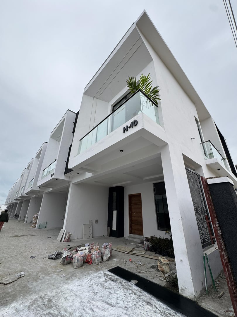 Luxurious 3 and 4 bedroom terrace duplexes in Ikota with modern elegance and premium finishes