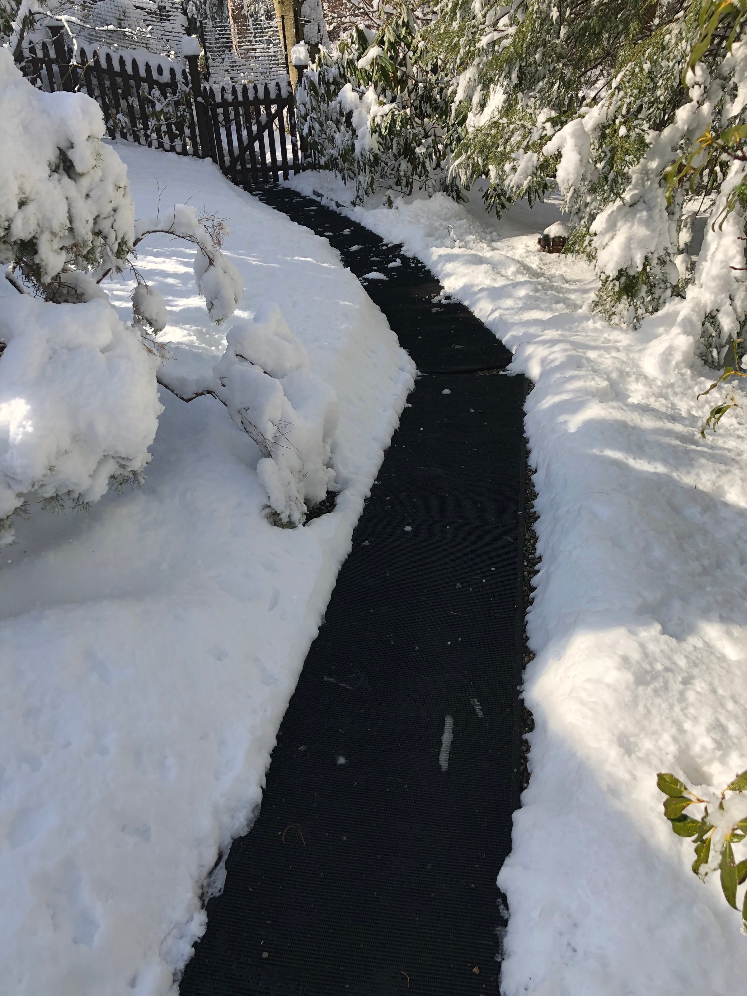 Heated walkway mat system