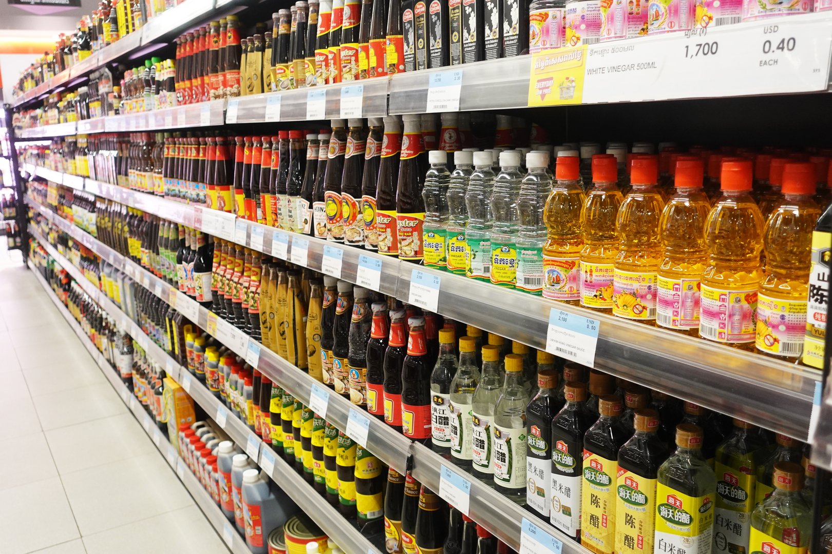 shelves in grocery store aisle