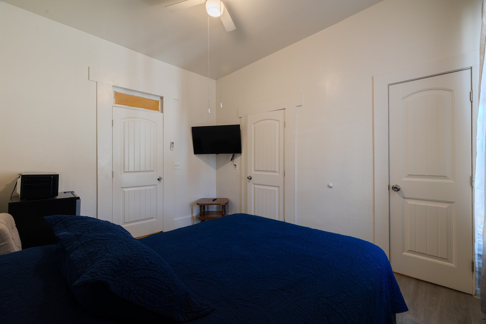 Standard room with queen or full bed