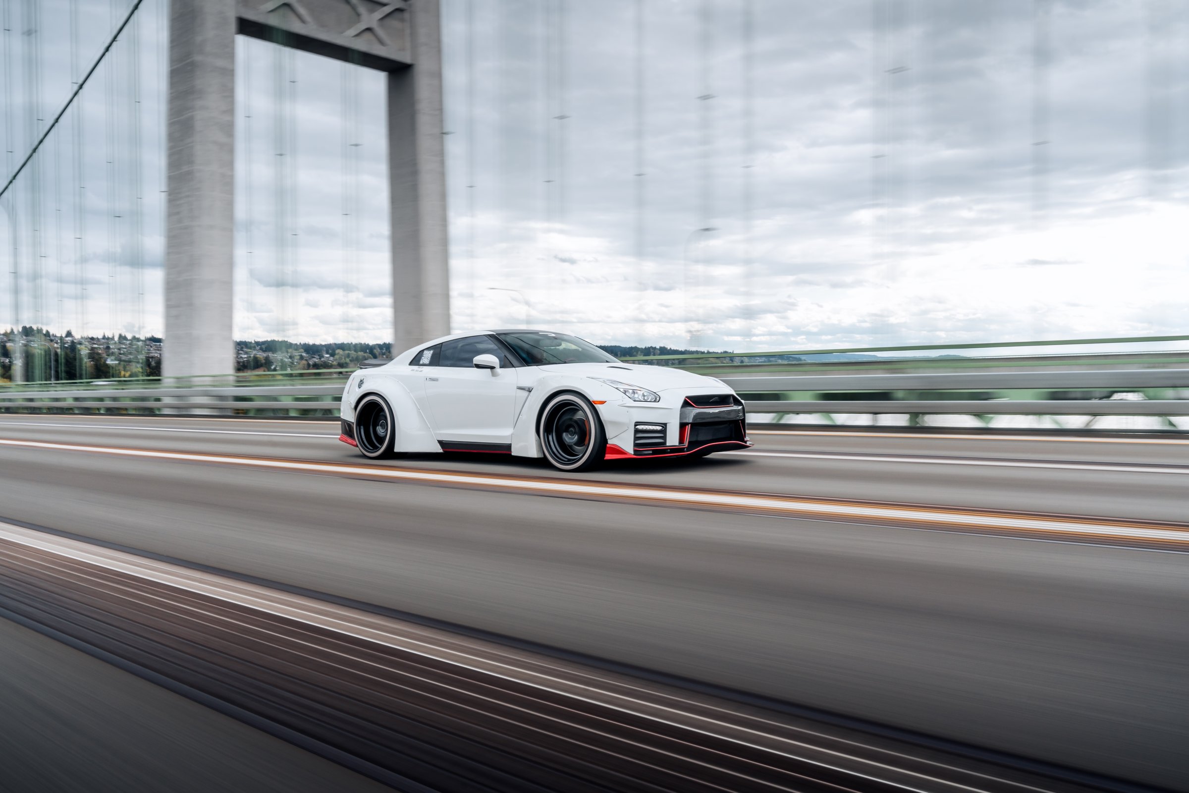 Seattle, WA, USA
April 18, 2024
Nissan R35 GTR driving on a bridge