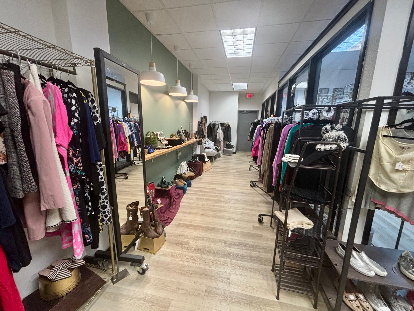 Resale boutique fashion display