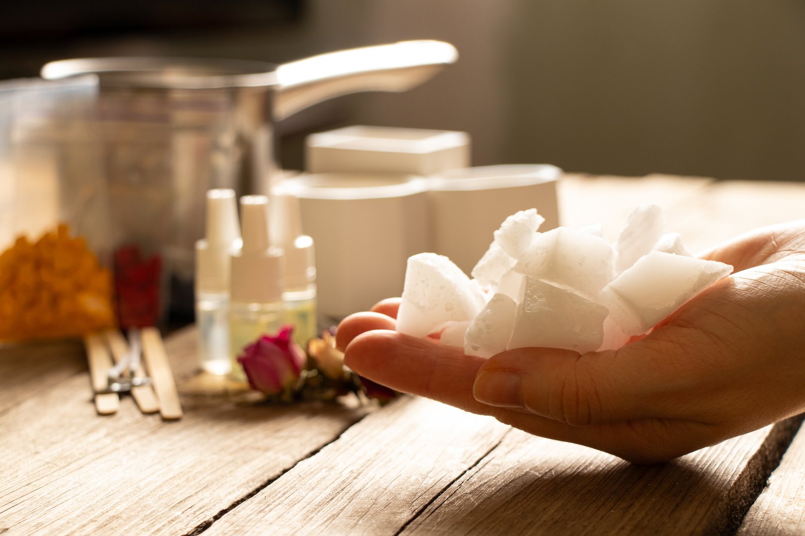 The process of making scented candles at home, make candles with your own hands