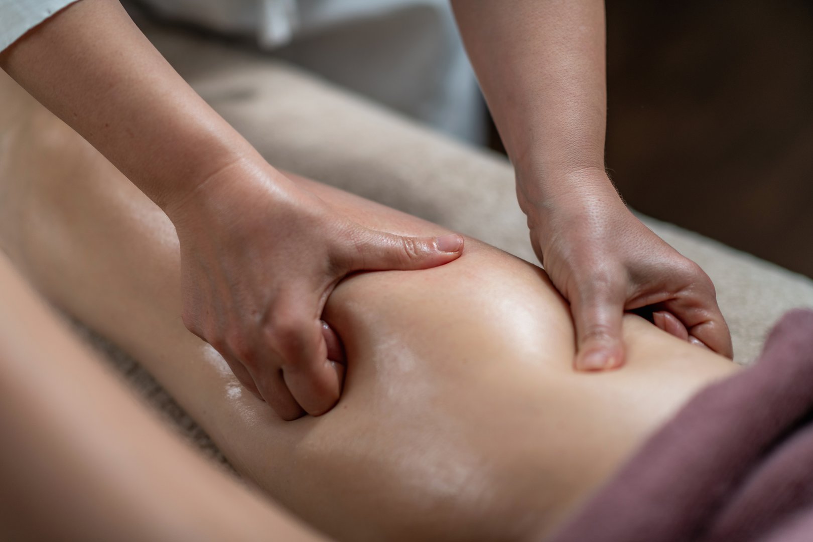 Anti cellulite massage for women helps reduce the appearance of cellulite, improves blood circulation, removes dead skin cells, unclogs pores, and promotes smoother, healthier, and firmer skin.