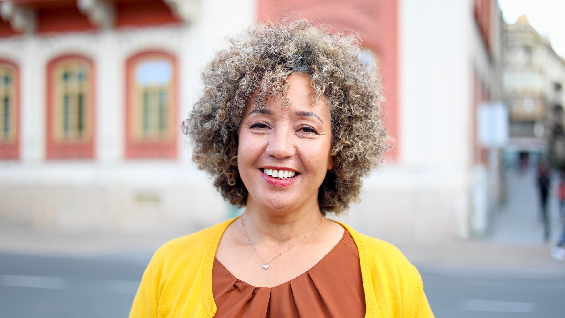 Portrait of a happy, mature woman enjoying in the city