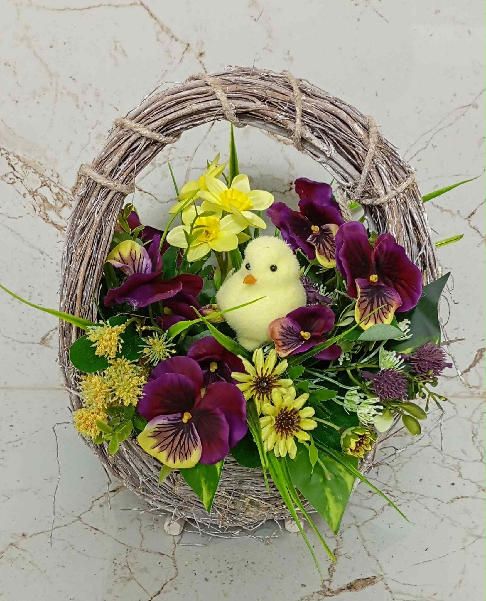 Wielkanocna kompozycja kwiatowa