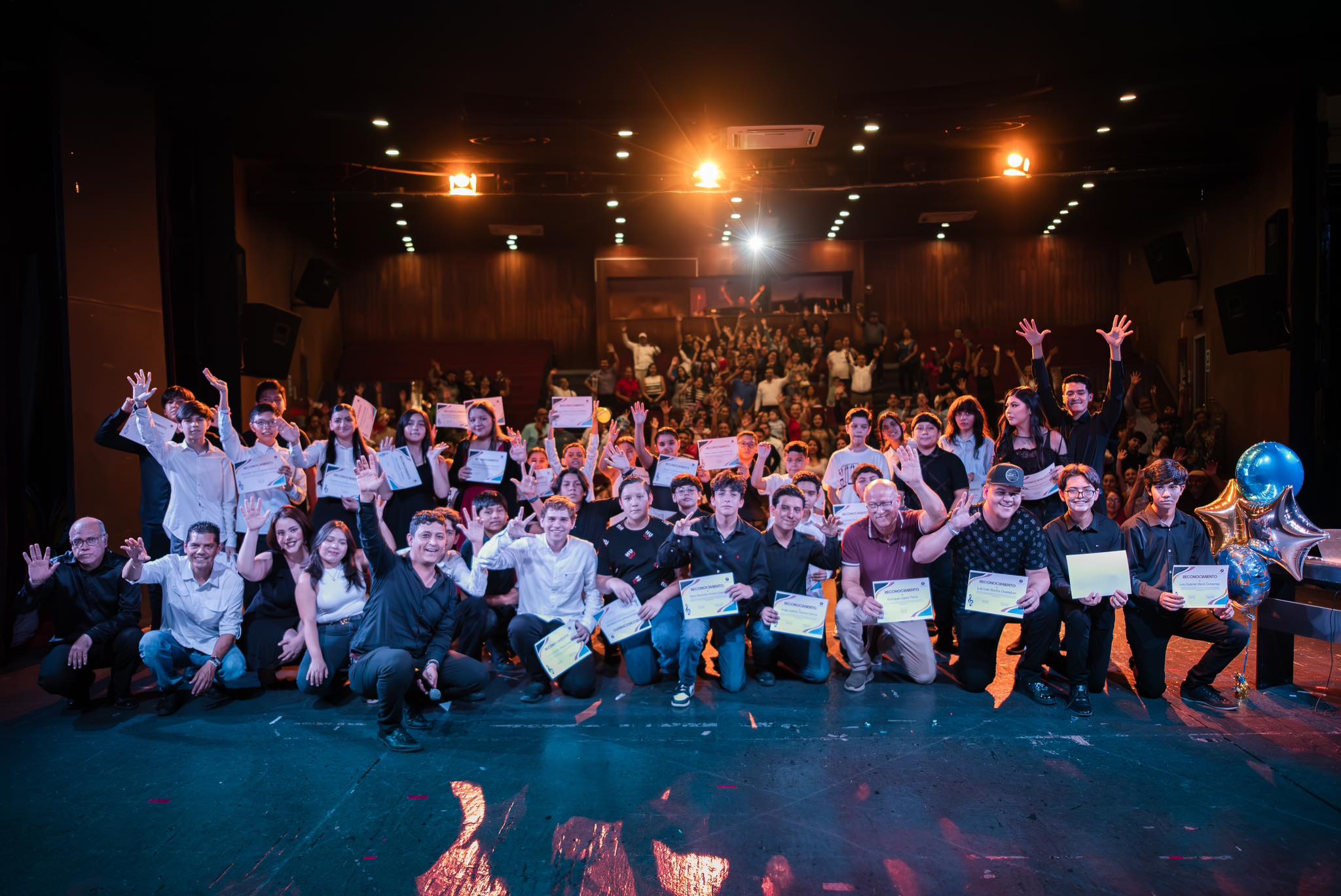 Estudiante de Pigmalión aprendiendo música