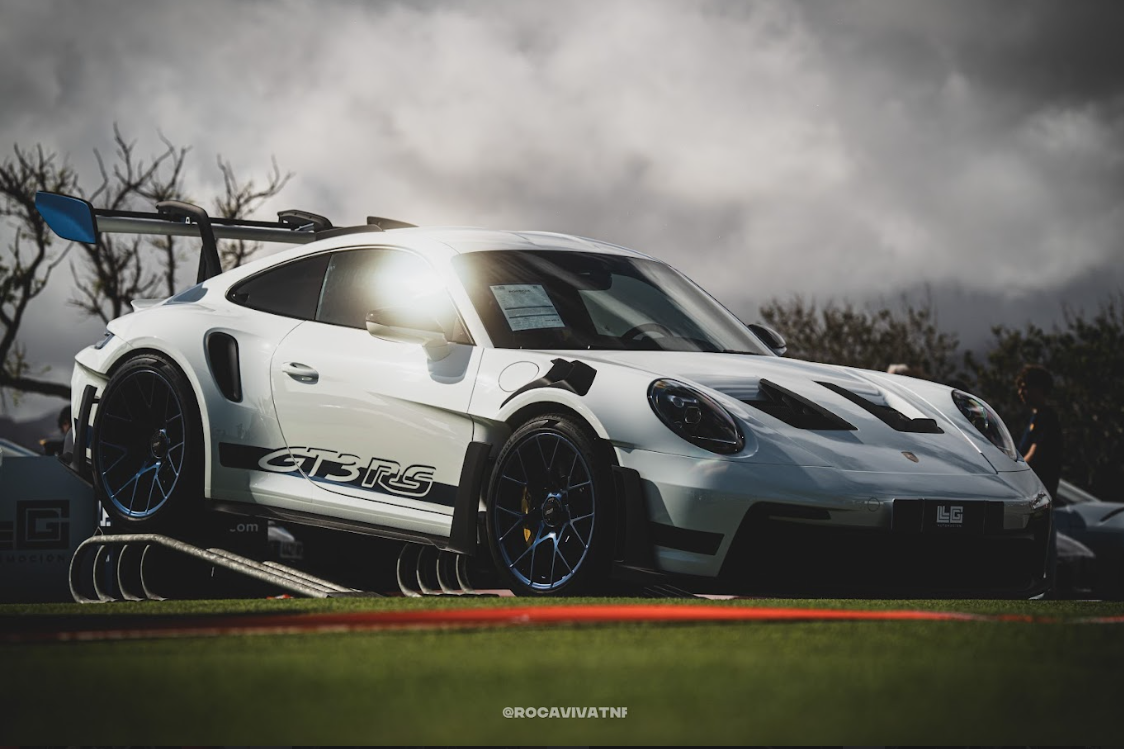 Autobello cobertura competición automovilística profesional