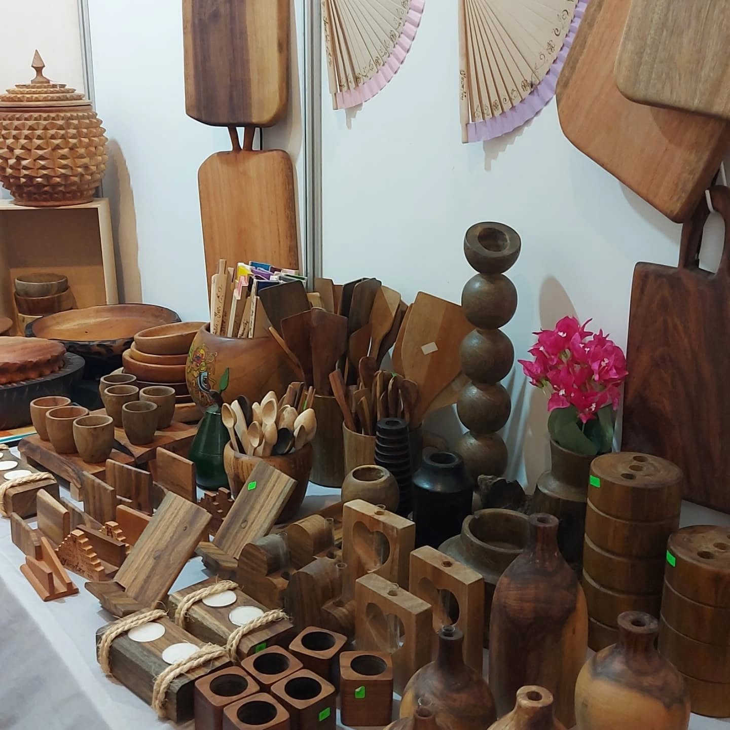 Artesanías de madera talladas a mano - esculturas, máscaras y objetos decorativos en maderas preciosas de Yucatán