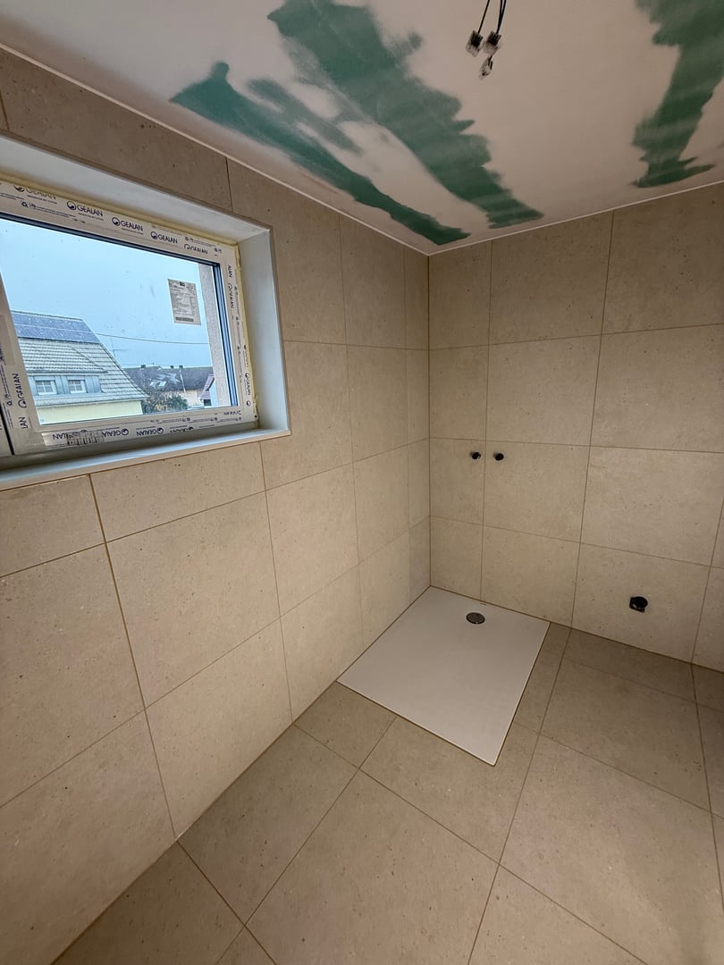 Fliesenverlegung Detailarbeit