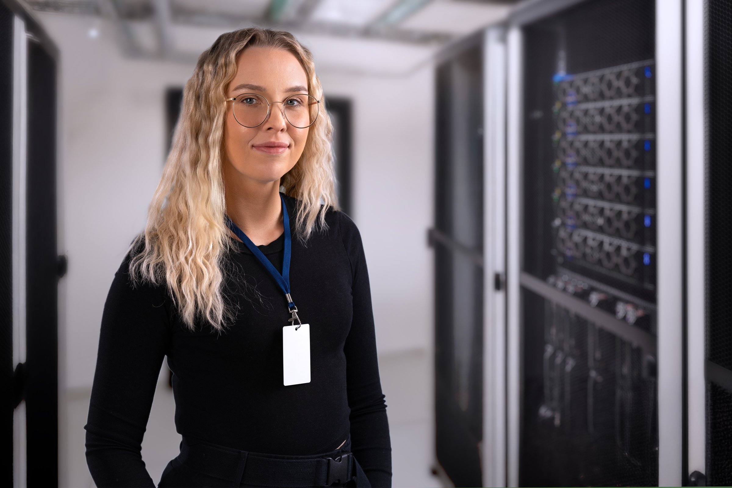 An IT expert standing in a modern data center, conveying professionalism and expertise. Professional IT consultant in server and network room, enterprise datacenter.