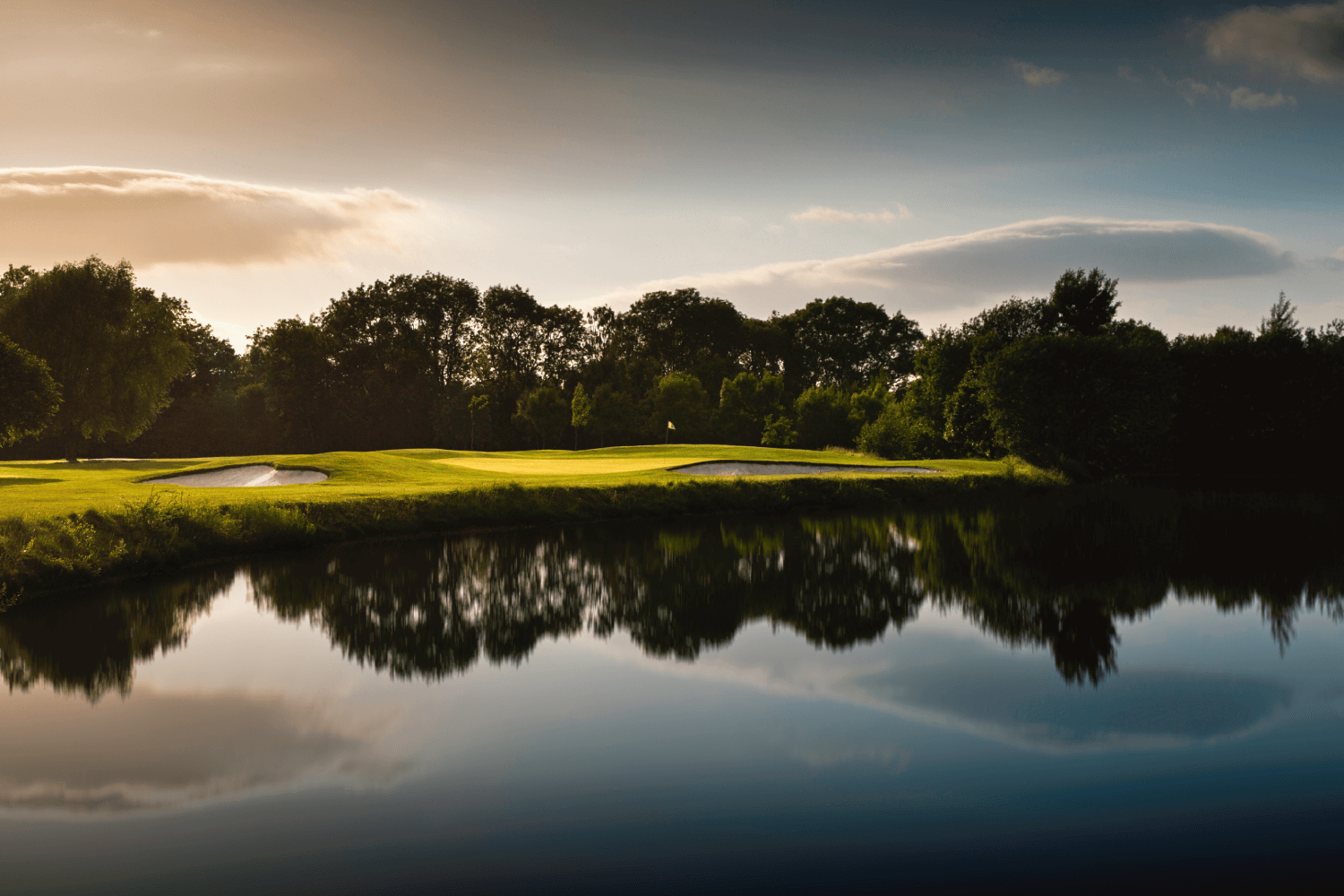 Sandford Springs Golf Club championship course with lake features in Hampshire