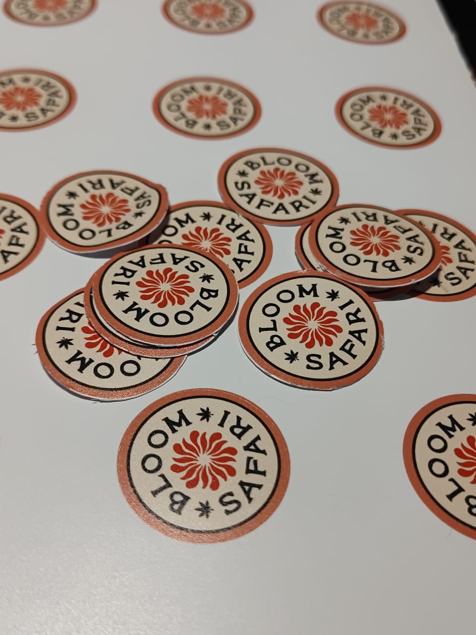 Etiquetas redondas con corte PerfCut bloom zafari técnica especializada