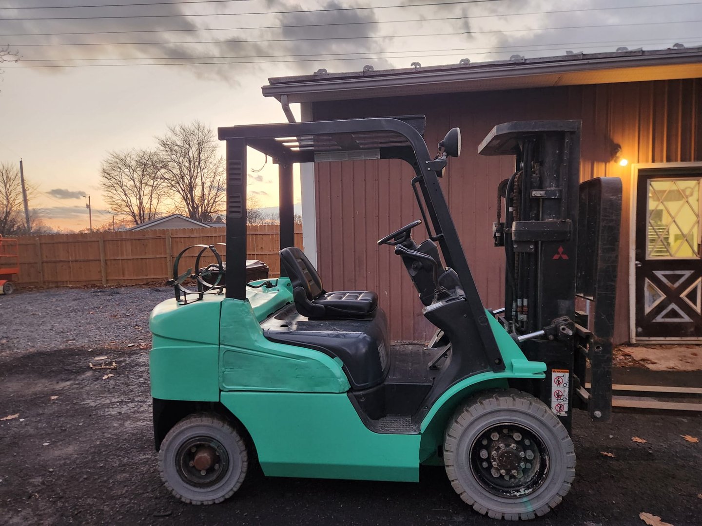 Mitsubishi FG25N forklift view