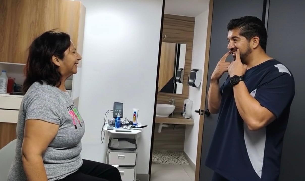 Tutorial profesional de ejercicios faciales para rehabilitación en R4 Fisioterapia Regenerativa