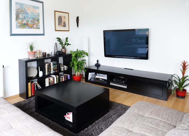 Dnevni boravak po mjeri s minimalističkim TV elementom