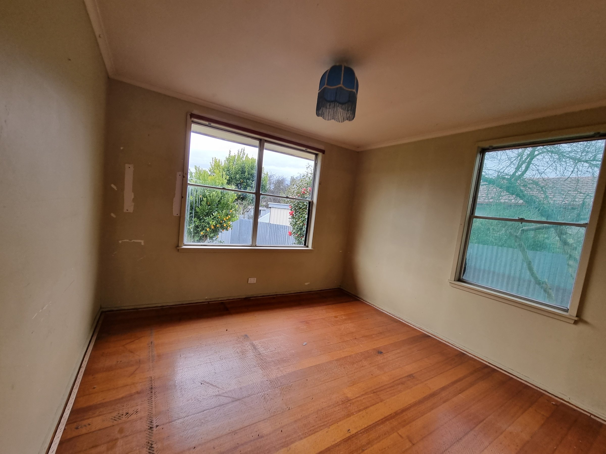 Before: Quality Painting Group project - August 2022 room before transformation