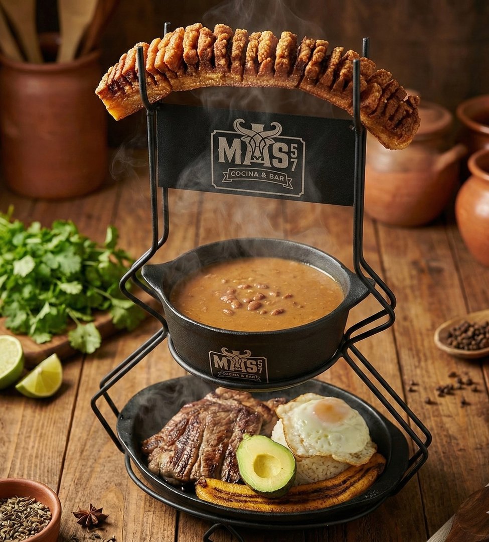 Bandeja Paisa tradicional colombiana de MAS+57 Cocina & Bar