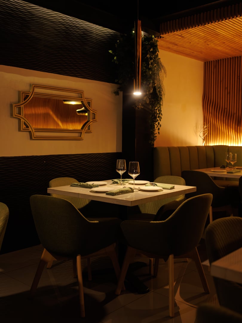 Restaurant dining experience at Malvarrosa