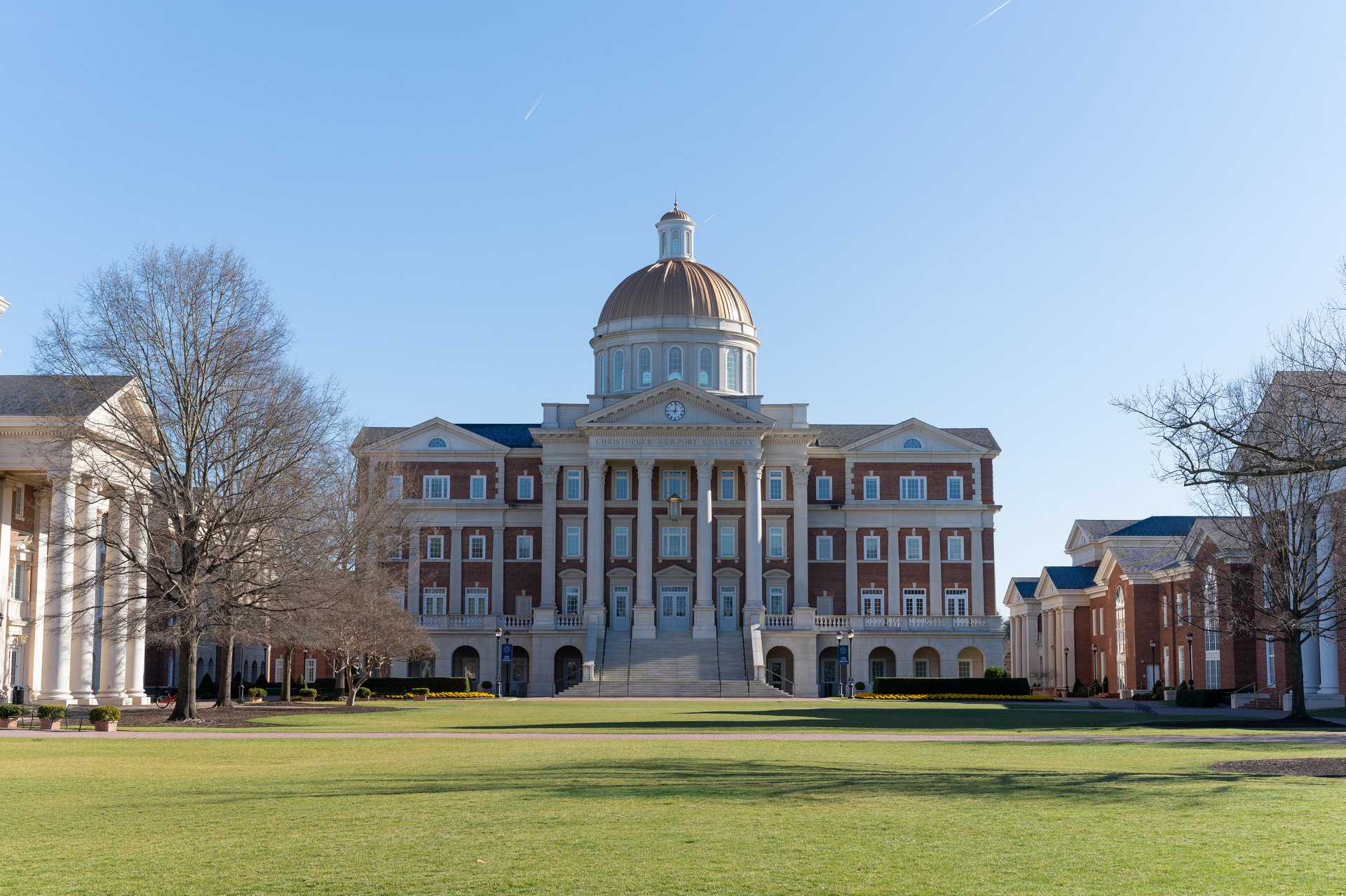 Christopher Newport University, The Great Lawn and Christopher Newport Hall, no people, CNU.