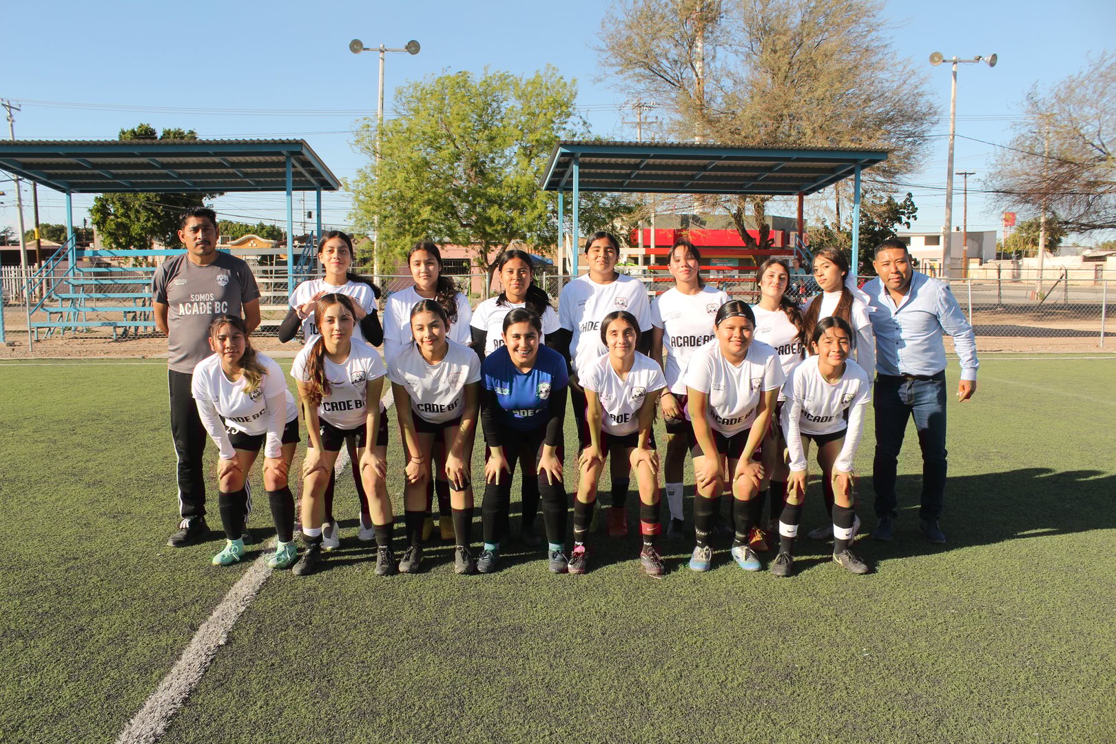 Equipo femenil Liga Universitaria - foto grupal torneo