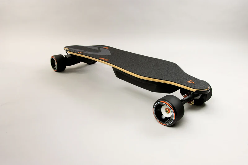 Meepo Voyager X - nejsilnější elektrický longboard s rychlostí 60 km/h a dual hub motorem