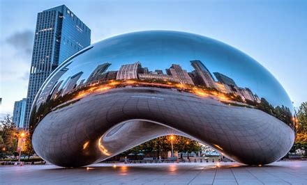 Chicago Bean sculpture reflecting the city skyline, representing local networks and community connections