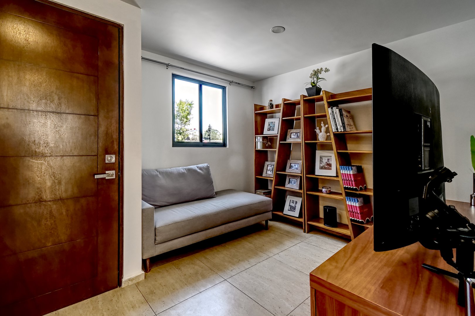 Tipo Roble - Family Room