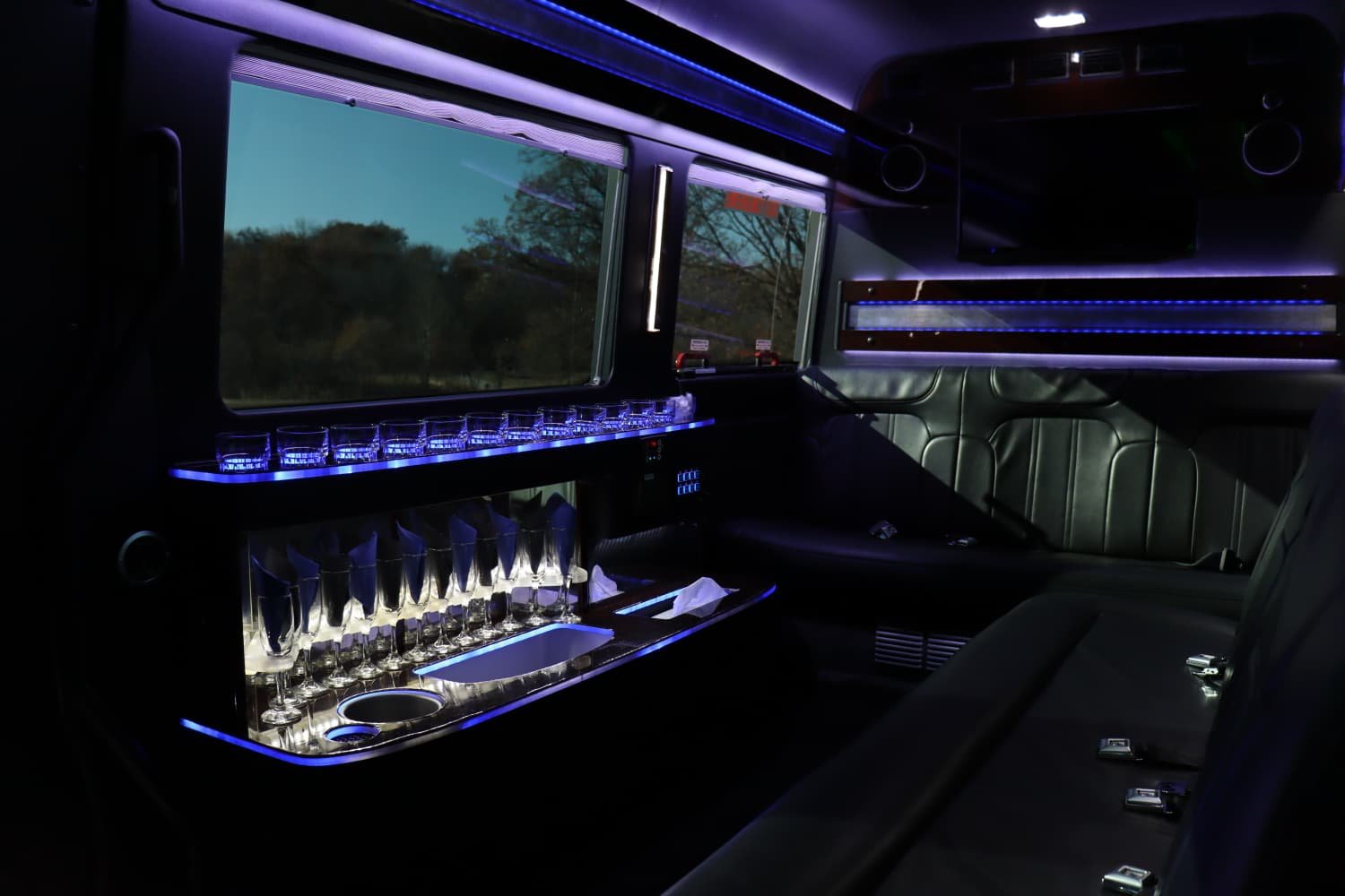 Mercedes Sprinter Limousine - Image 8