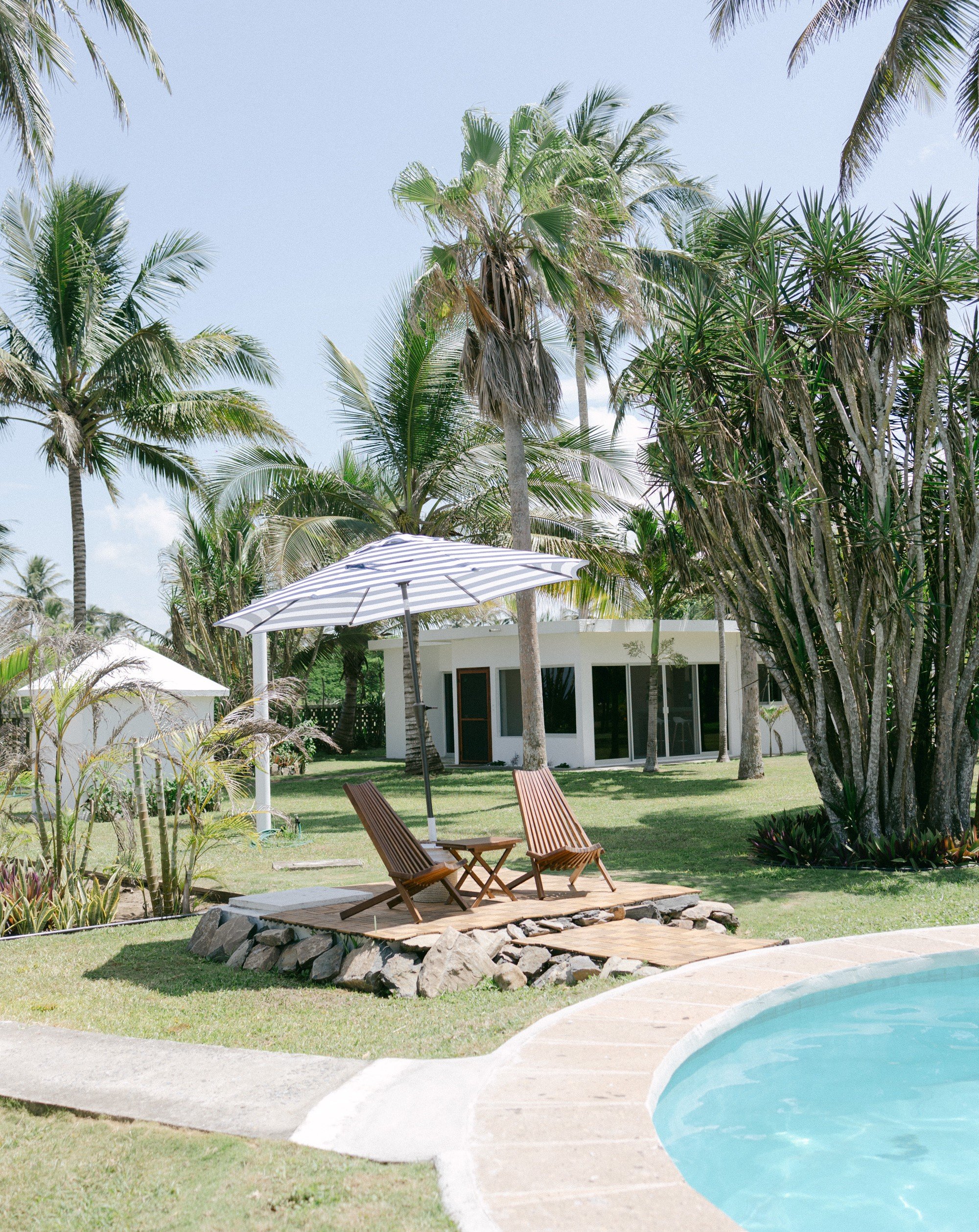 Casa de playa con paisaje tropical