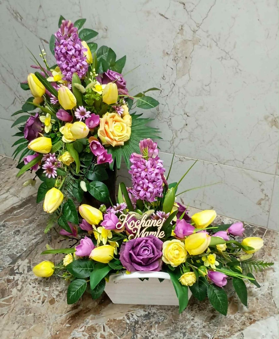 Kompozycja kwiatowa na Dzień Matki