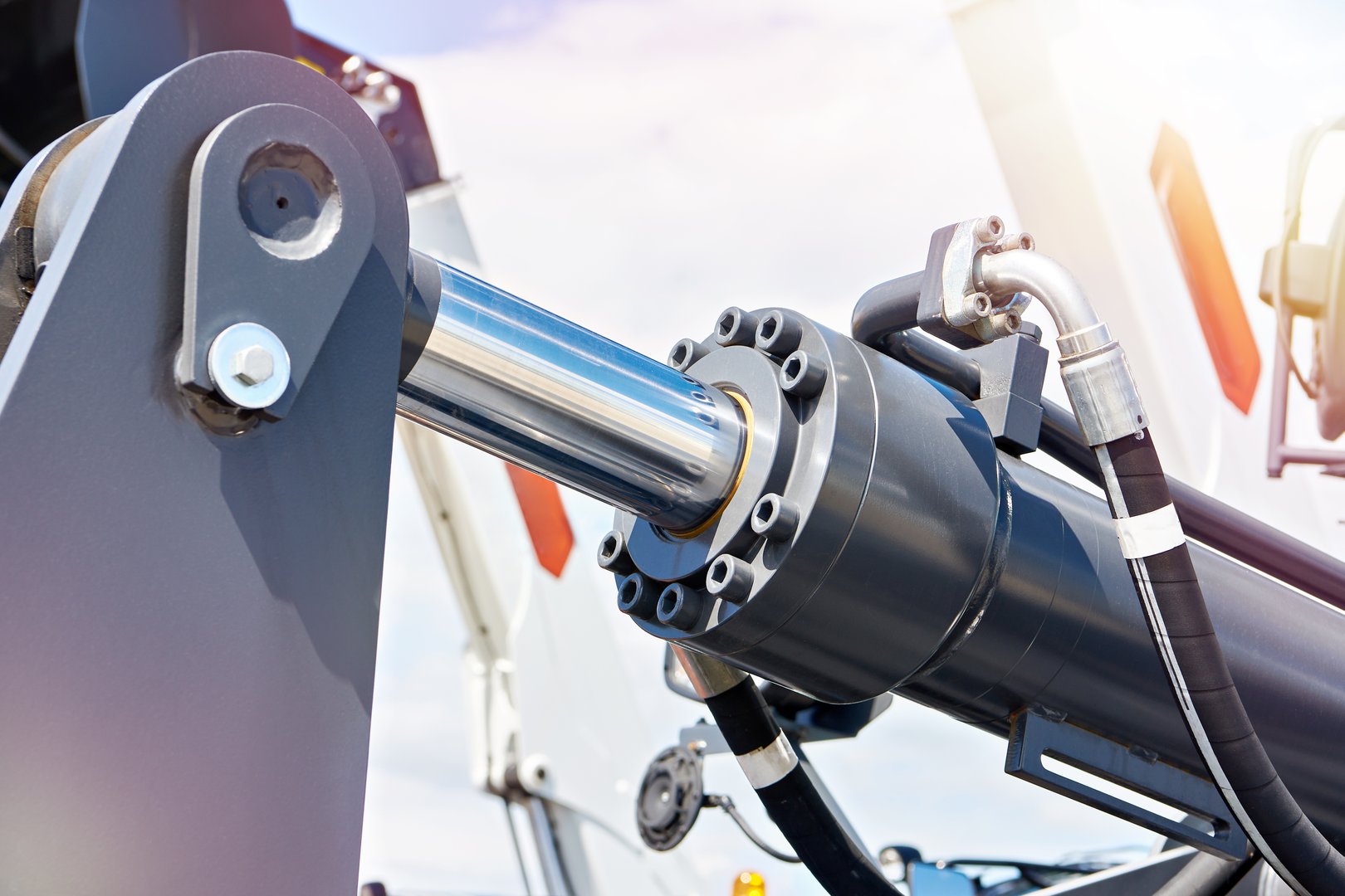 Hydraulic cylinder of construction industrial machine