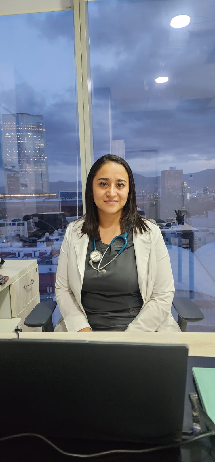 Dra. Anali Meza Gallegos - Pediatría