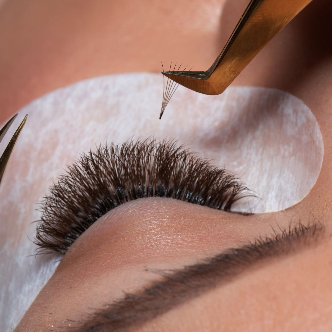 Shock curing in lash extensions