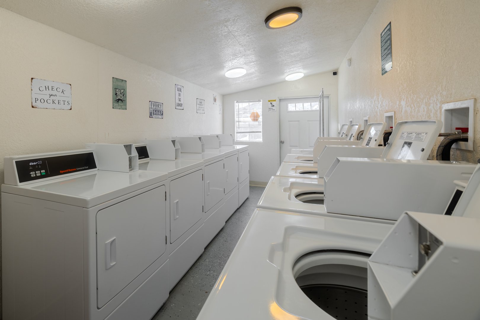Hotel Reardon coin laundry facility