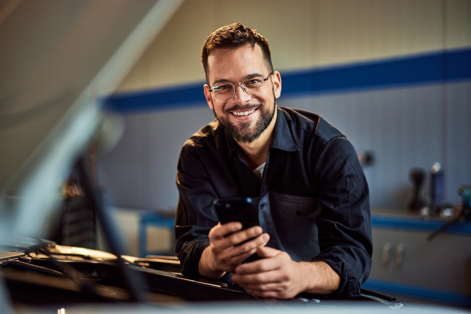 Betrouwbare autoservice aan het werk