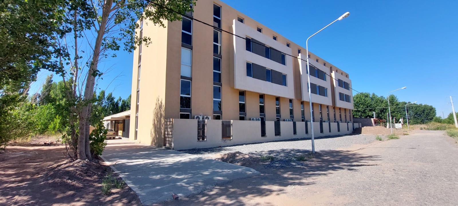 Estacionamiento del complejo