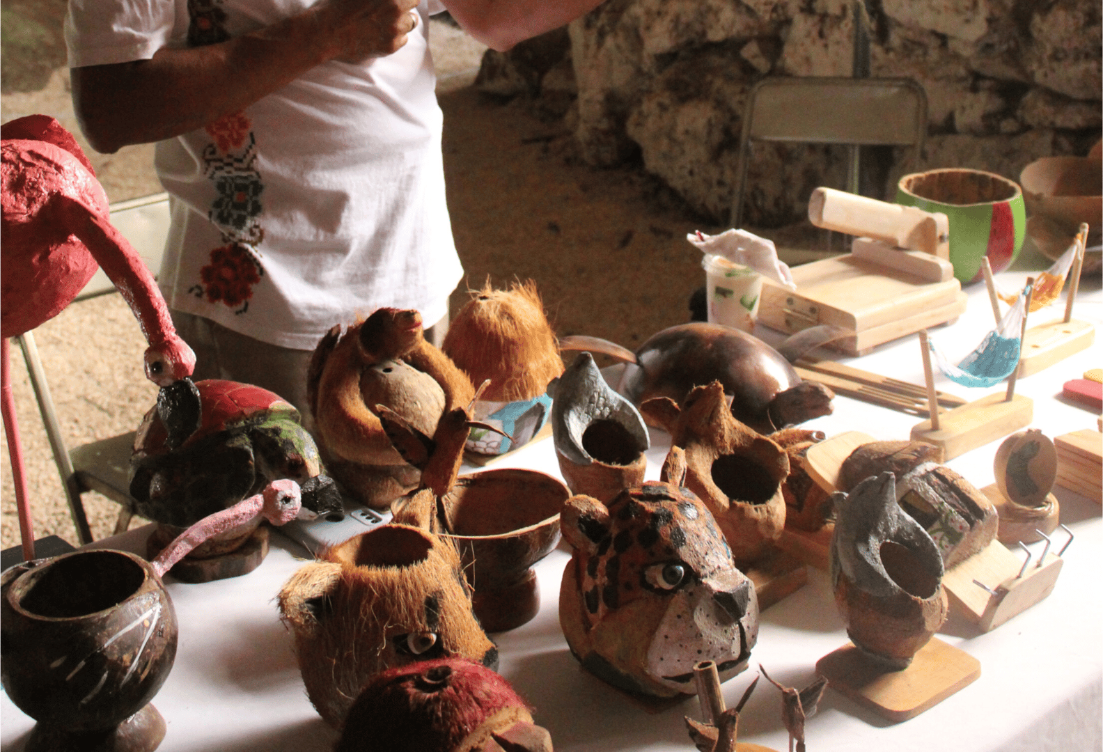 Artesanías elaboradas con cáscara de coco - bowls, vasos y productos sostenibles