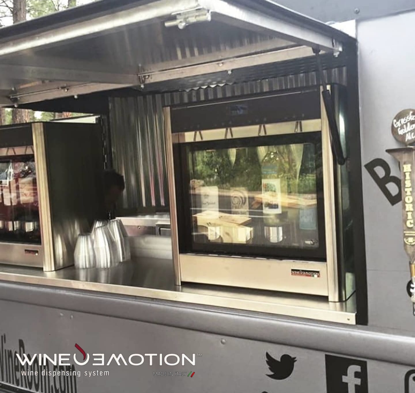 Sistema vino por copa WineEmotion dispensador automático licor para mixología profesional, cava, enología, vinotecas, hotelería, restaurantes, eventos con enfriador Thrill
