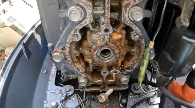 Laser rust cleaning engine components