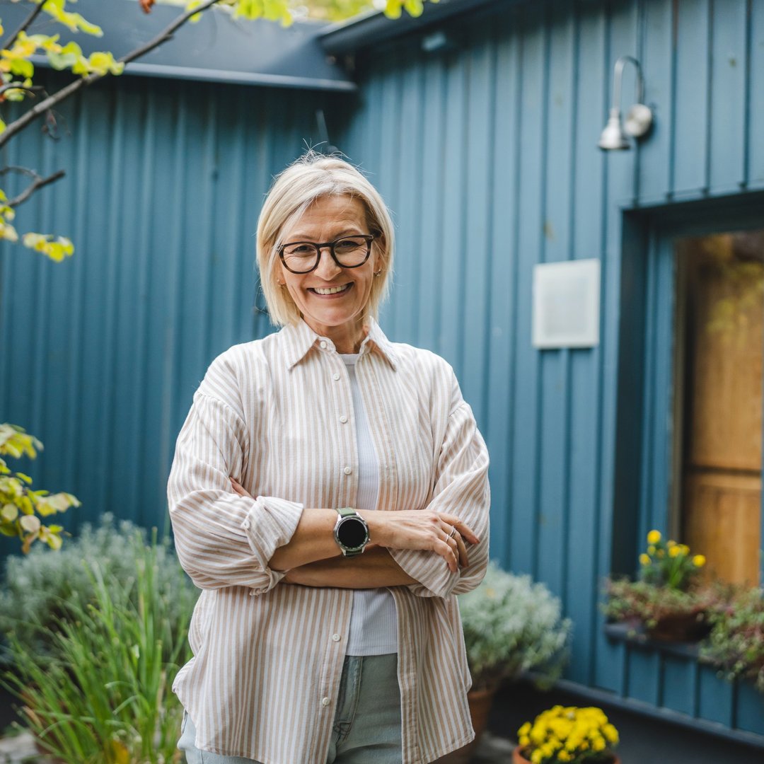 Portrait of woman owner stand arm crossed at restaurant entrance outdoor