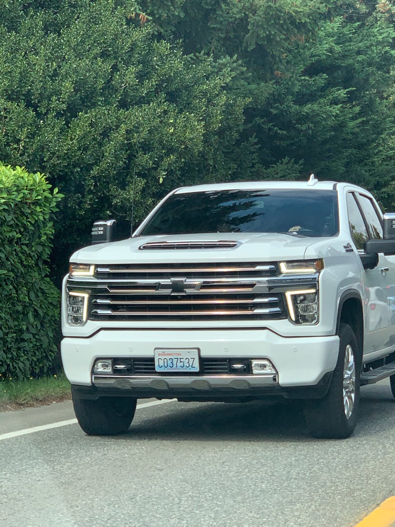 Seattle, WA, USA
September 17, 2024
White Chevy 3500HD on the road